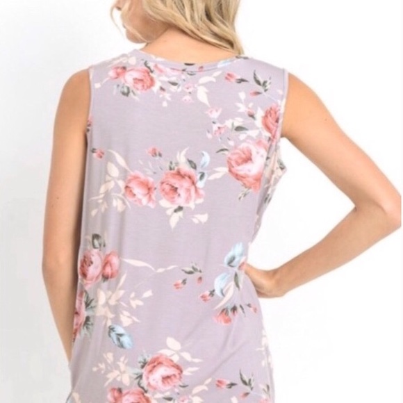 🌟HOST PICK🌟 FLORAL TOP WITH TWIST- TWO LEFT. SOLD - Picture 3 of 3